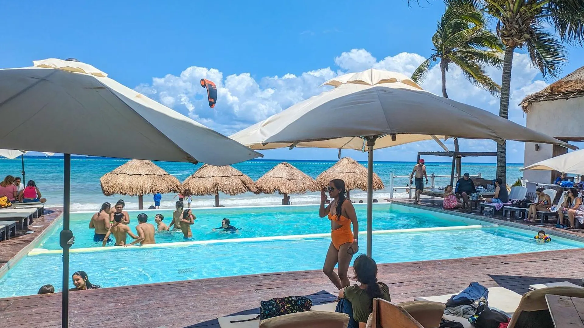 B4 Romantic Beachside Escape Ubud Theme Memory Foam King Bed Kitchen Ac Playa del Carmen Mexico