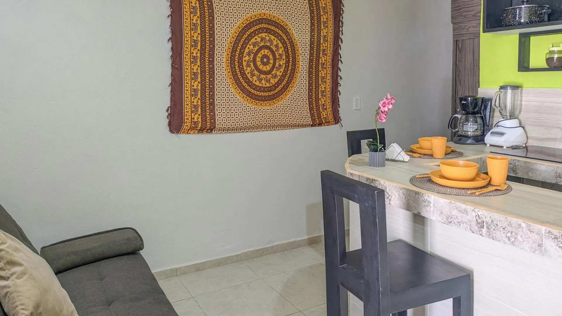 B4 Romantic Beachside Escape Ubud Theme Memory Foam King Bed Kitchen Ac Playa del Carmen Apartment