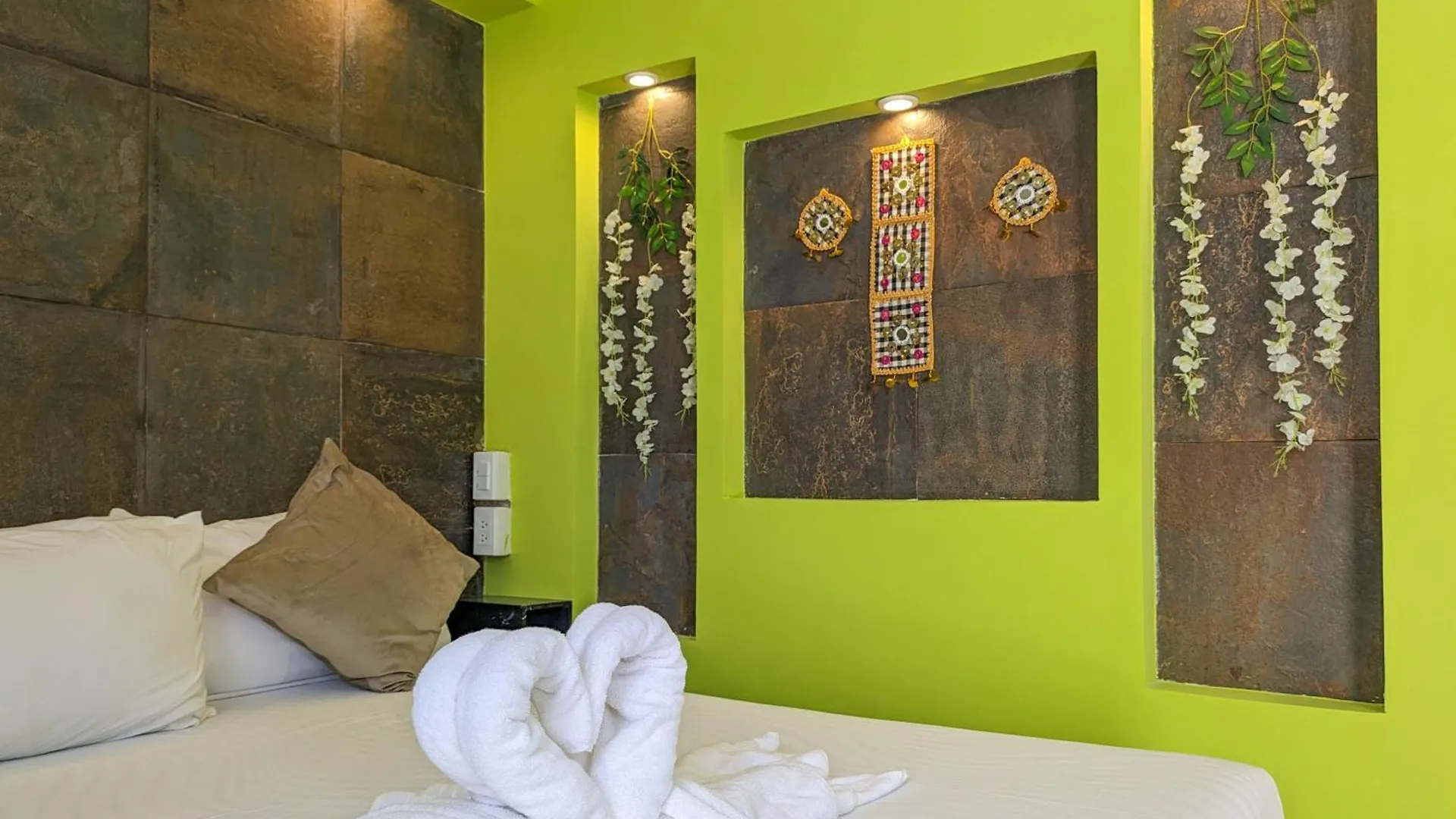 B4 Romantic Beachside Escape Ubud Theme Memory Foam King Bed Kitchen Ac Playa del Carmen